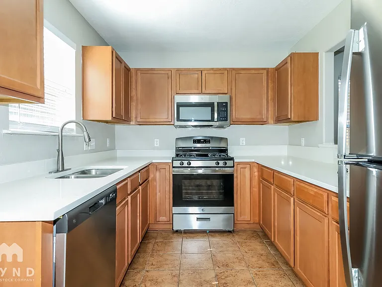 33119 Cottonwood Bnd — Photo 2