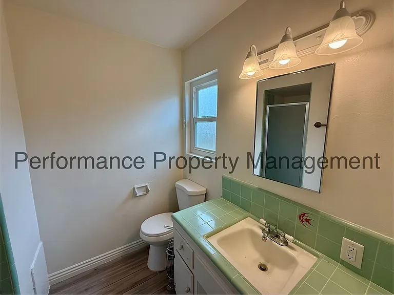 5424 Le Conte Ave — Photo 8