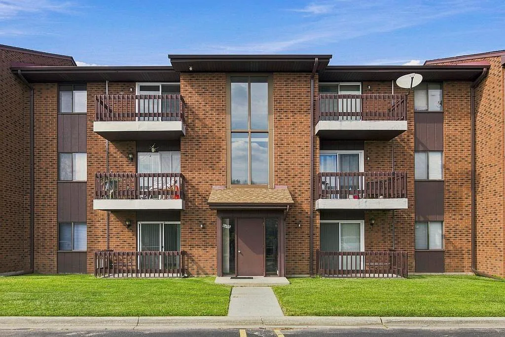 3 bed, 1.5 bath, 1200 sqft, $2,200 — Photo 1
