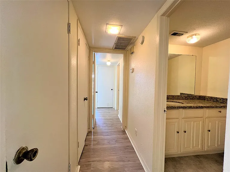 2120 Wilcrest Dr #121 — Photo 22