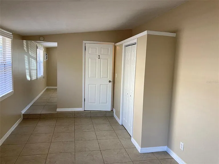 5609 1/2 Tangerine Ave — Photo 16