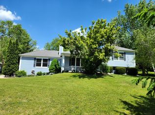 N51W27864 N Courtland Cir, Pewaukee, WI 53072