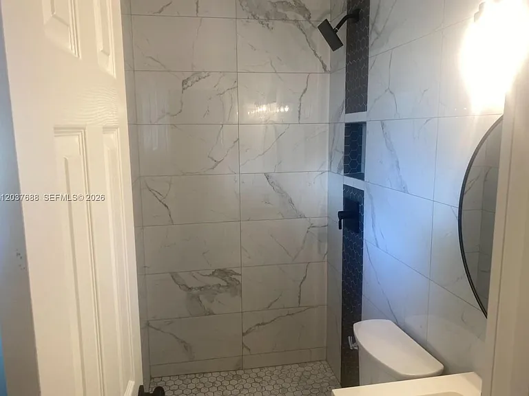 1700 SW 69th Ter — Photo 3