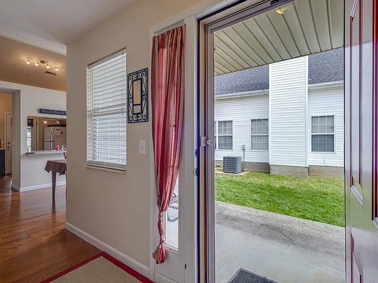 4002 Farmingham Woods Dr — Photo 5