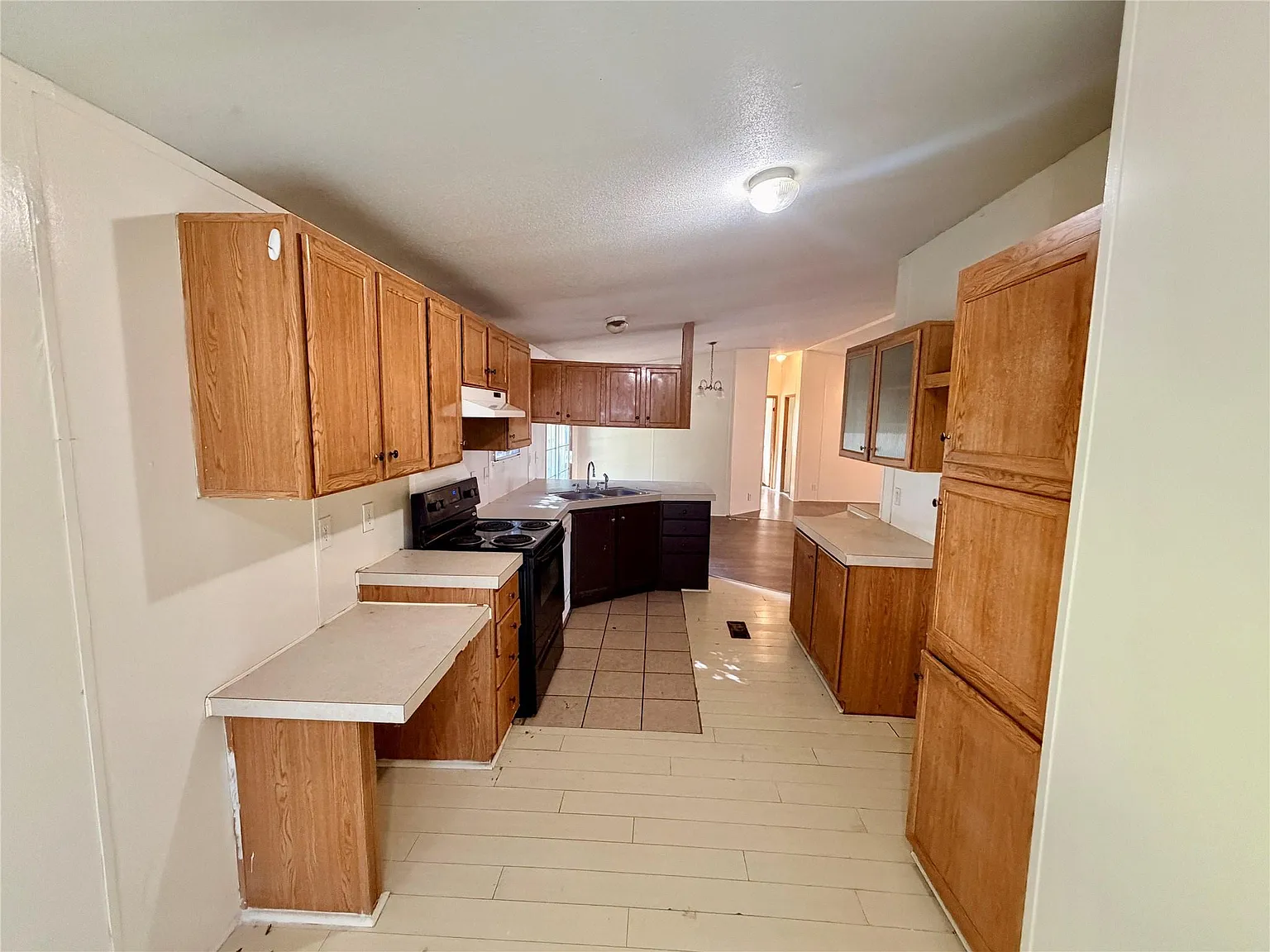 3 bed, 2.0 bath, 1344 sqft, $1,350 — Photo 3