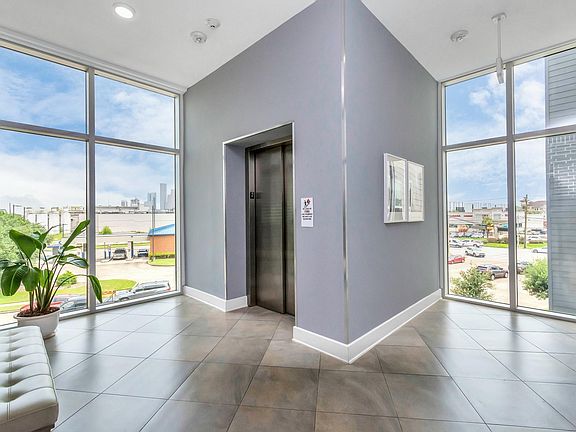 3rd image of 1011 Studemont St #206