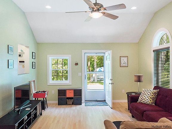 4th image of 409 Mountain View Ave