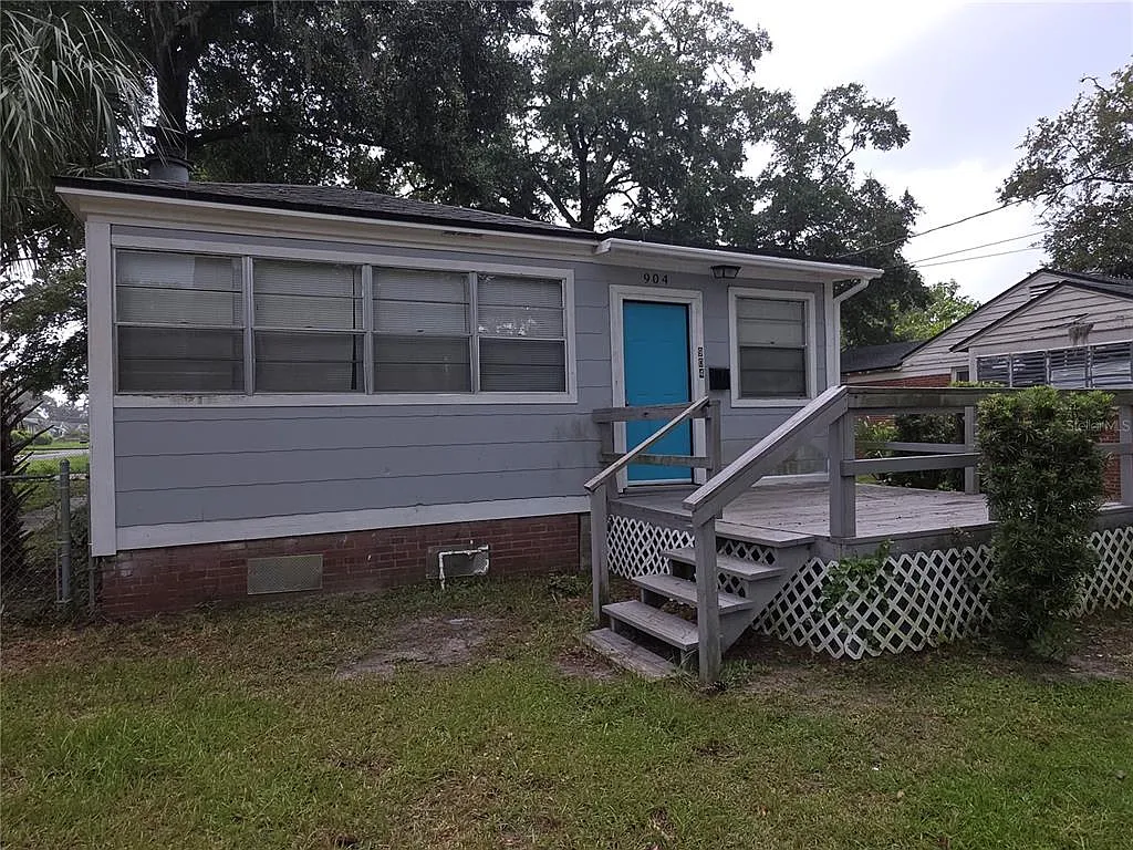 3 bed, 1.0 bath, 1172 sqft, $1,315 — Photo 1