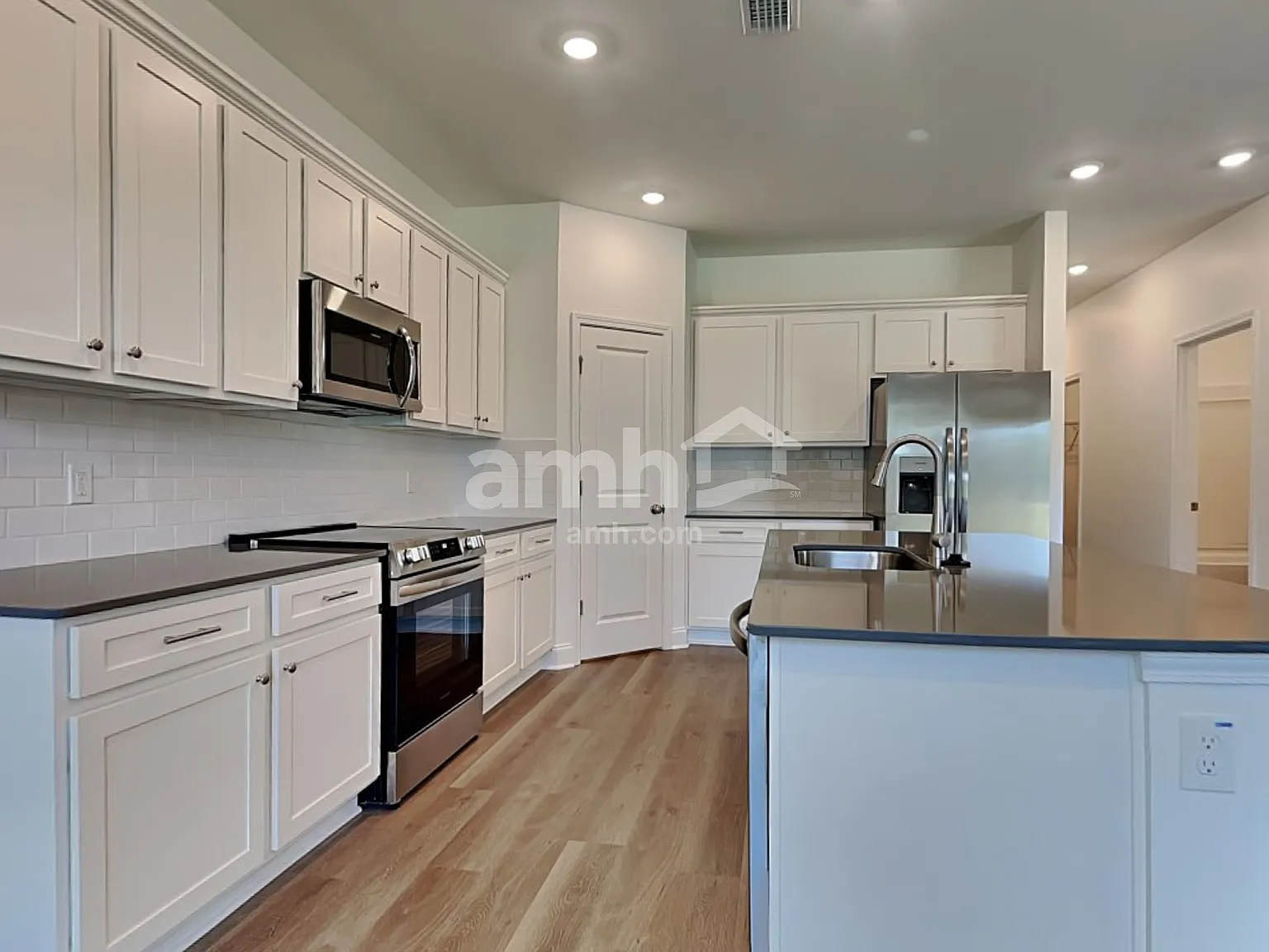 5 bed, 3.0 bath, 2377 sqft, $2,750 — Photo 3
