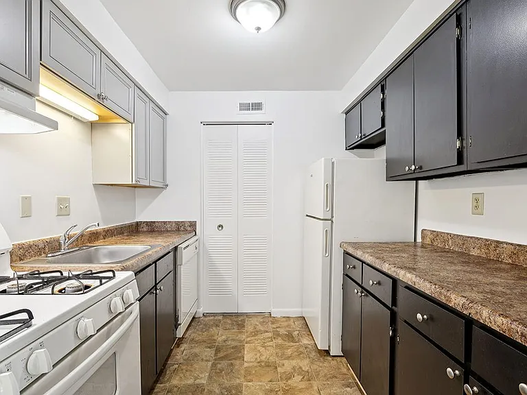 Granite-Inspired Countertops