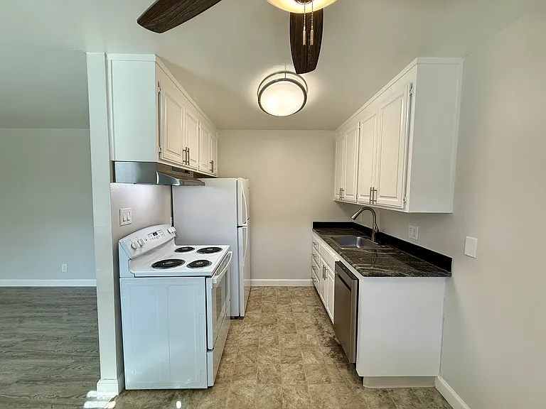 Mosaic Apartments — Photo 30