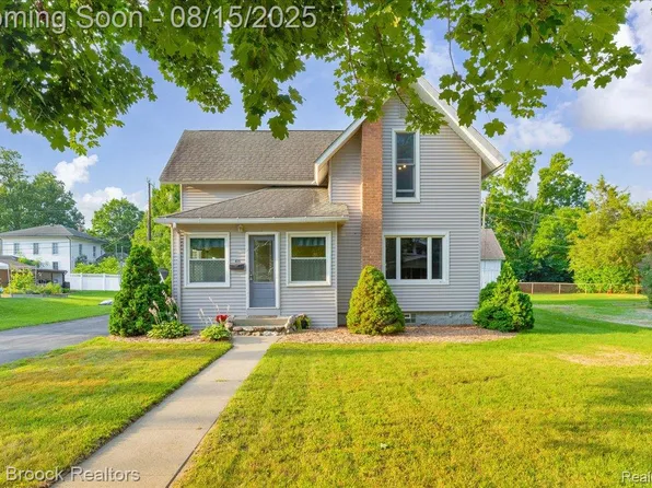 415 W Lake St, South Lyon, MI 48178