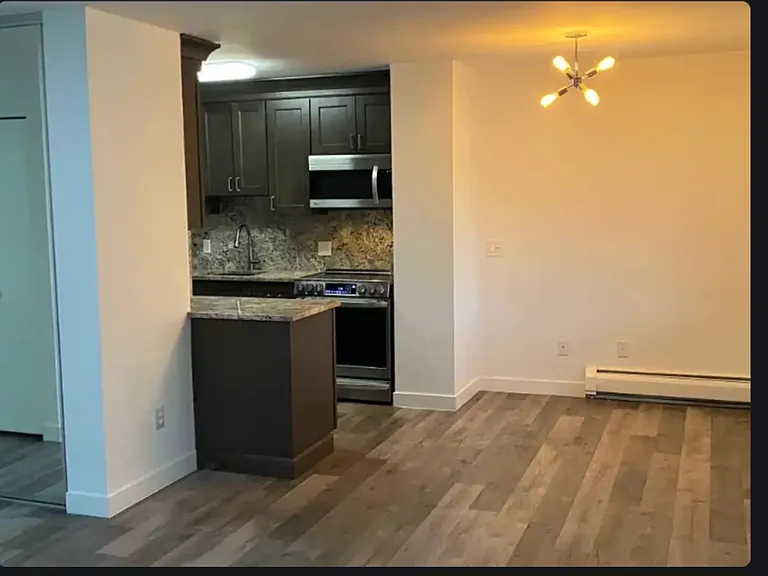 2225 S Jasmine St #302 — Photo 3