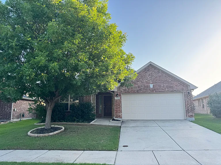 616 Kinghaven Dr — Photo 1