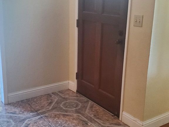 4th image of 2038 Redwood Ave