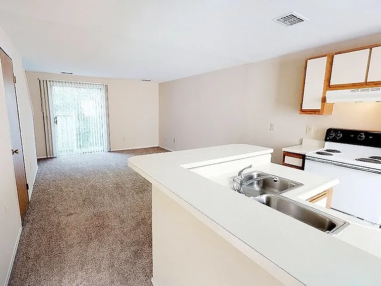 Woodhills Apartments — Photo 40