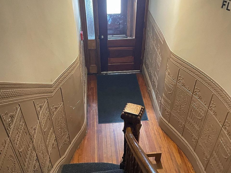 2nd image of 1122 Washington St APT 3