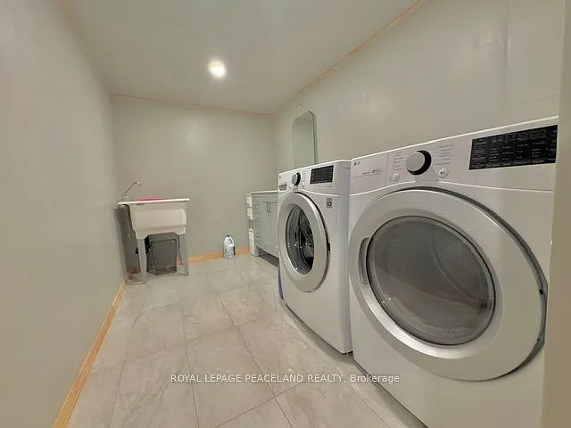 221 Browndale Cres — Photo 17