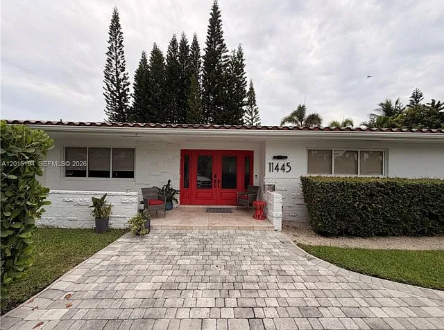 11445 N Bayshore Dr