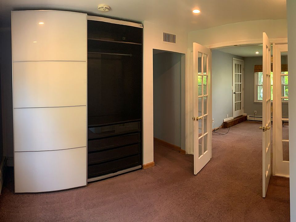 2nd image of 1011 Jericho Tpke