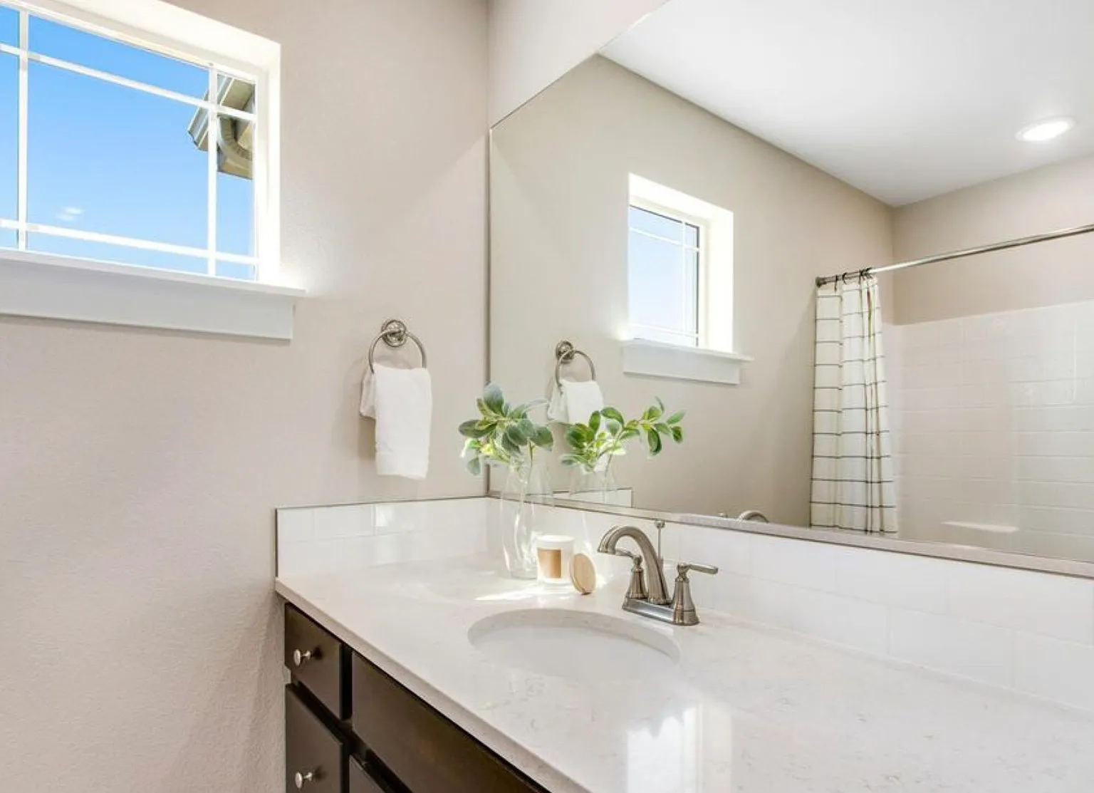 2 bed, 1923 sqft, $2,375 — Photo 3