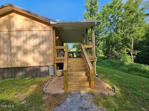 12702 Crab Orchard Rd, Coeburn, VA 24230