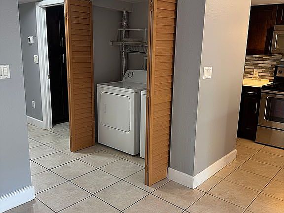 3rd image of 2571 Cyprus Dr APT 105