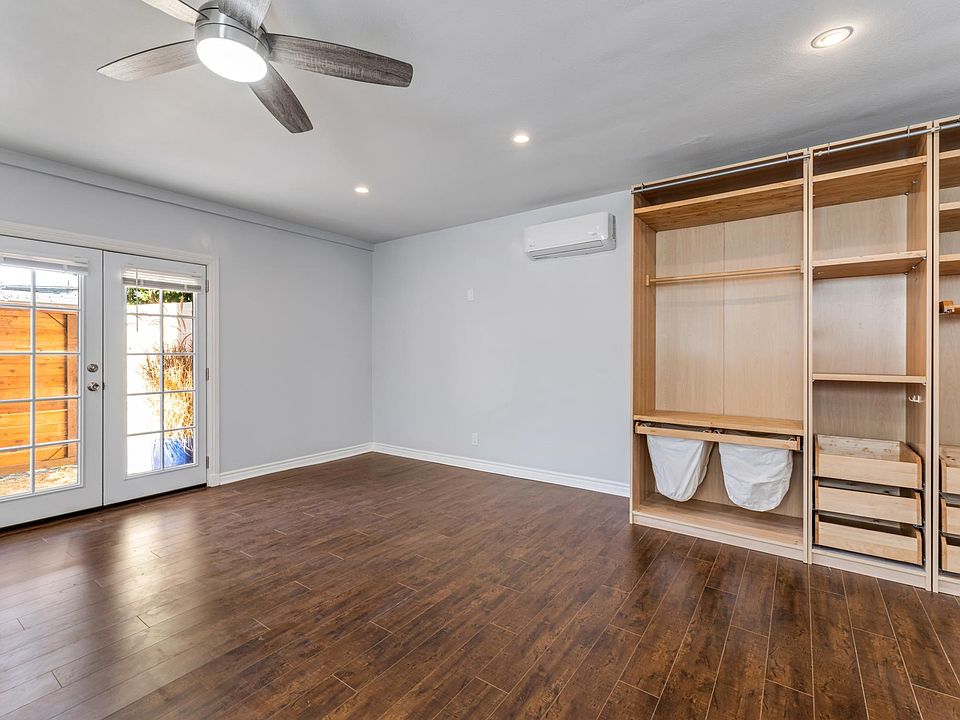View from kitchen(Wardrobe included)