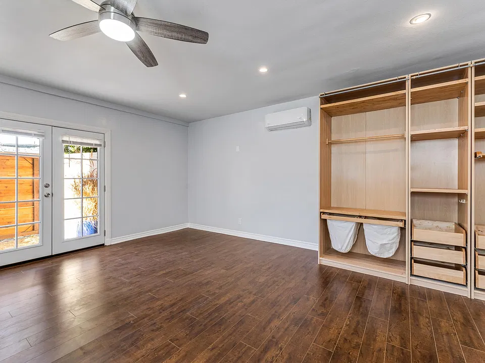 View from kitchen(Wardrobe included)