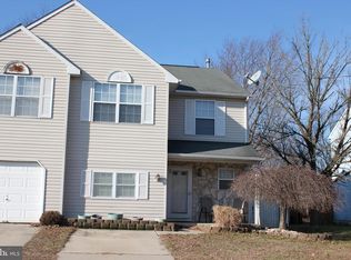 29 Pondview Ln, Sicklerville, NJ 08081