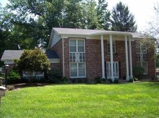 135 Heather Ridge Dr, Chesterfield, MO 63017