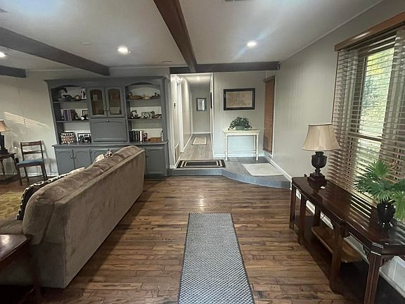 4th image of 2 E Southern Pines Dr