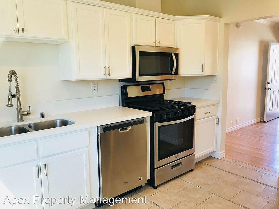 1st image of 448 W 4th St #451