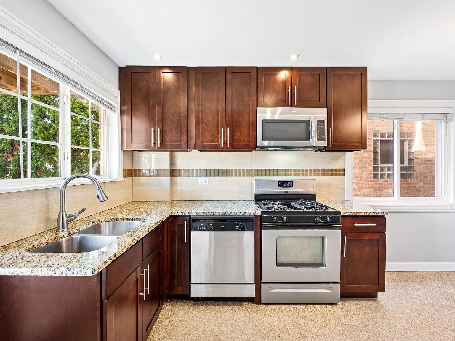 3 bed, 1300 sqft, $2,000 — Photo 1