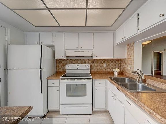 2nd image of 1101 Crystal Lake Dr APT 309