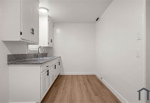 5th image of 1125 W 111th St #1125