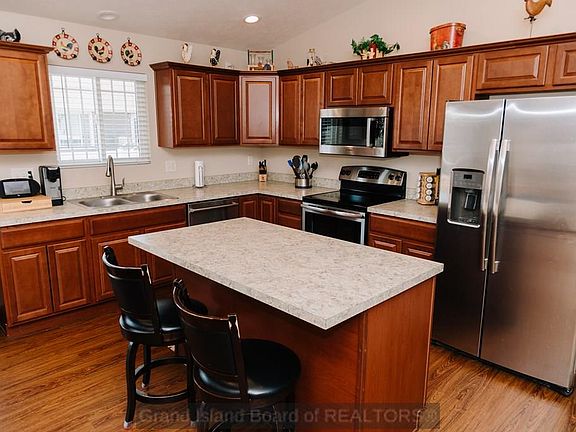 4th image of 402 Switchgrass St