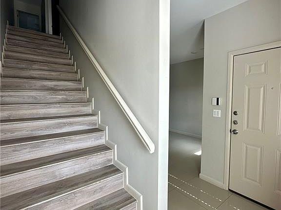 4th image of 414 Newport Ave #2