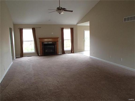 5th image of 809 Honeywood Dr