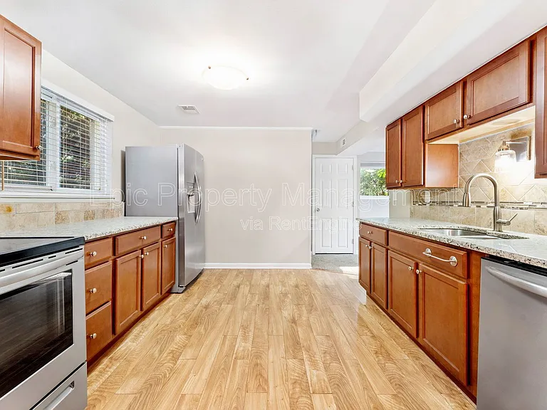 1225 Fairground St — Photo 3
