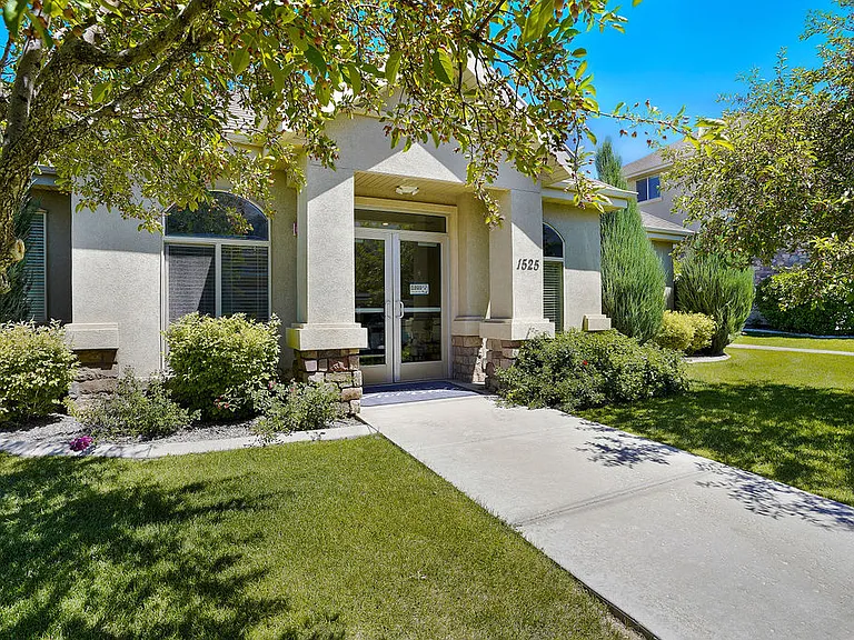 Villas at Riverside — Photo 9