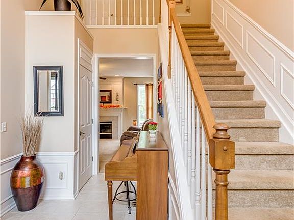 4th image of 3270 Darien Ln