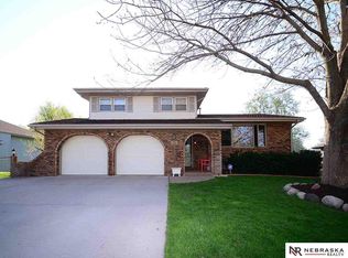 1019 Skyline Dr, Elkhorn, NE 68022