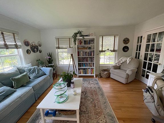 4th image of 2751 Richardson St