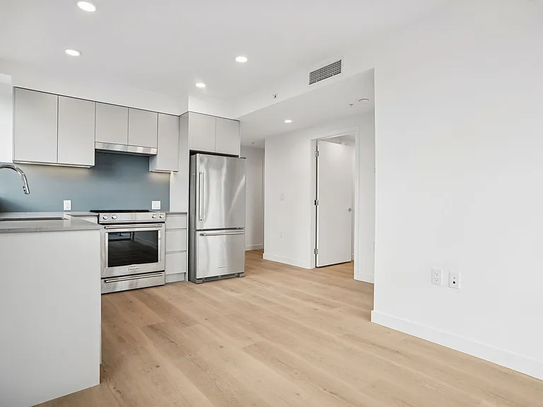 5670 Cambie St — Photo 114