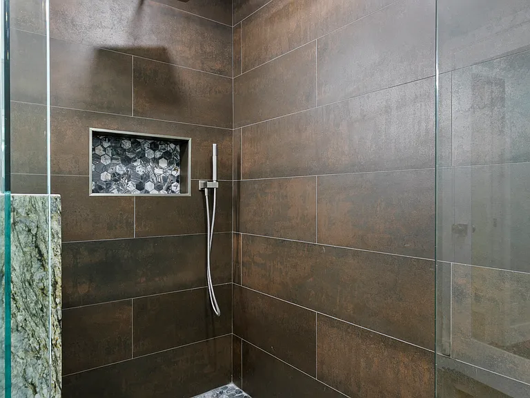 1 Beach Dr SE #1112 — Photo 9