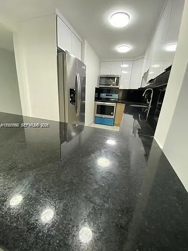 Samari Lake East Condo — Photo 3