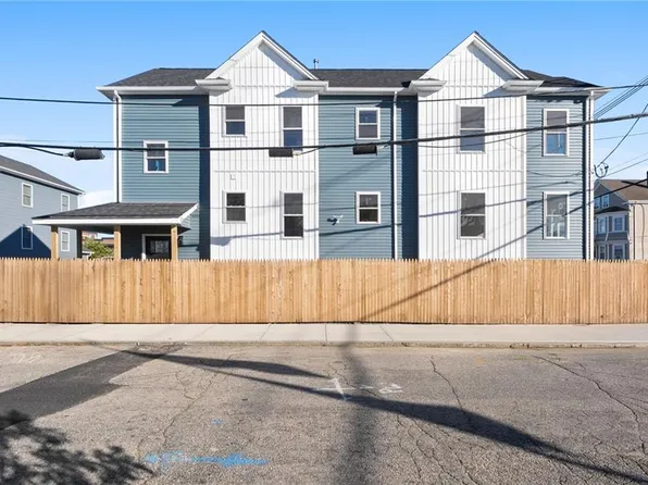 691 Potters Ave, Providence, RI 02907