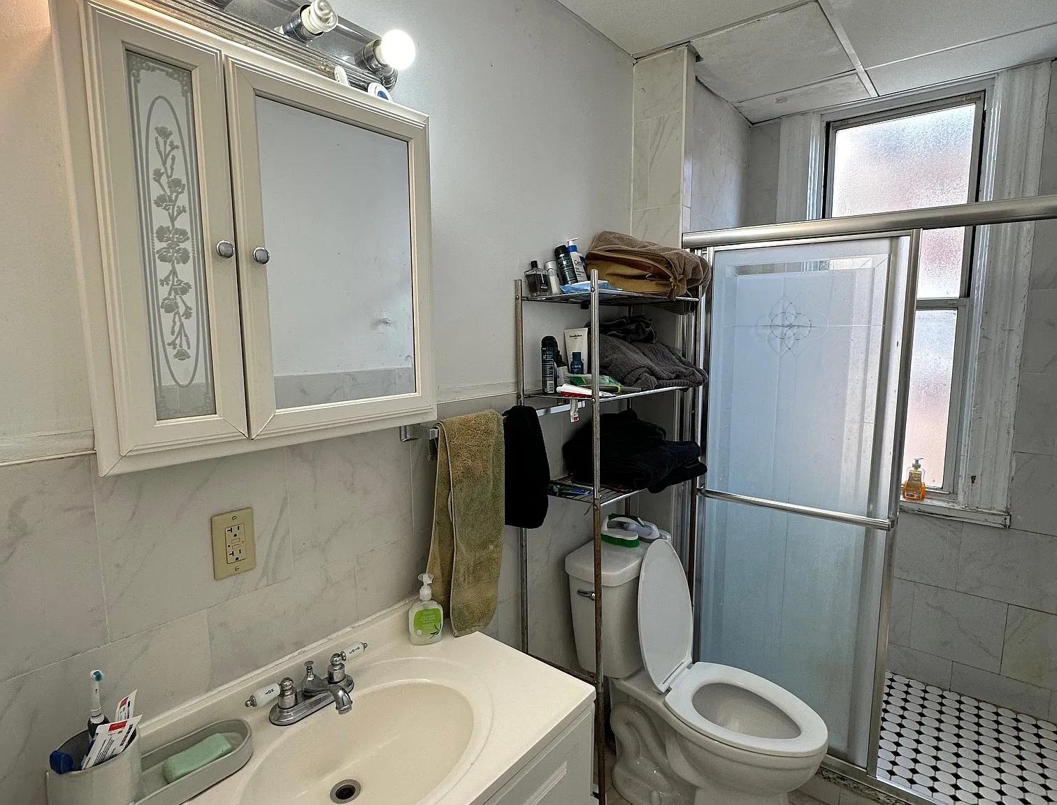 6 bed, 2450 sqft, $5,460 — Photo 4