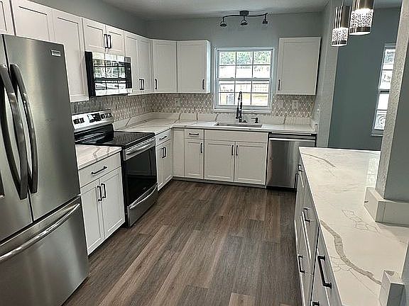 4th image of 4405 Golfwood Blvd